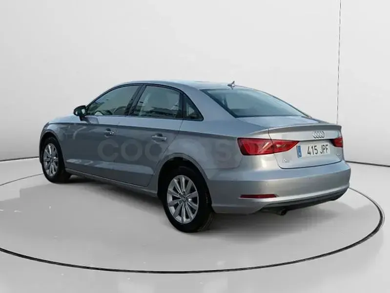 Usado Audi A3 Attraction 110 CV (80 kW) 2016 Gris / plata Berlina