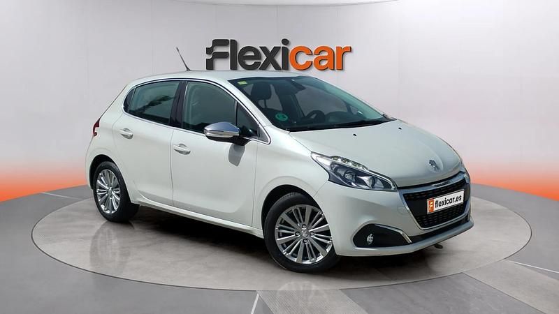 Usado Peugeot 208 GT-line 110 CV (80 kW) 2018 Blanco Utilitario