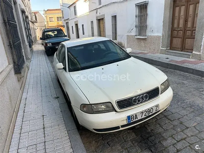 Usado Audi A4 110 CV (80 kW) 1998 Blanco Berlina