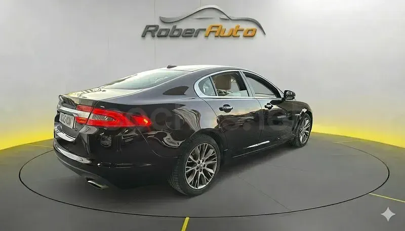 Usado Jaguar XF Premium Luxury 238 CV (175 kW) 2011 Rojo Berlina