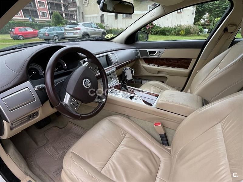 Usado Jaguar XF Luxury 240 CV (176 kW) 2010 Blanco Berlina