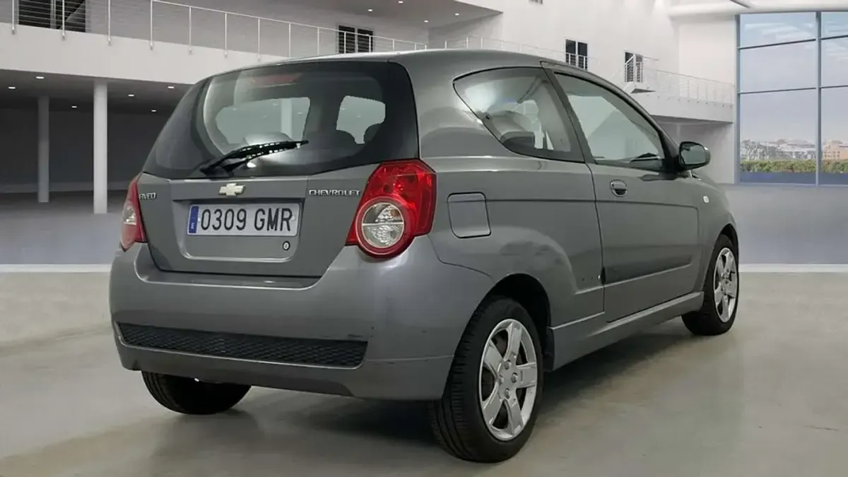 Usado Chevrolet Aveo LS 84 CV (61 kW) 2009 Gris Utilitario