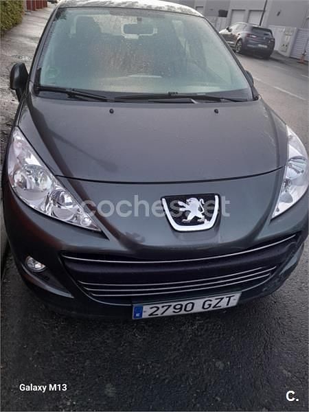 Verde Usado 2010 Peugeot 207 Allure Berlina | 6000 € (Precio justo) - Imagen 1/4