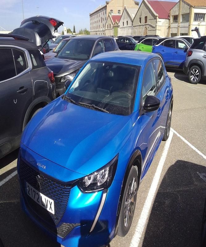 Usado Peugeot e-208 Allure 100 kW (136 CV) 2022 Azul Utilitario