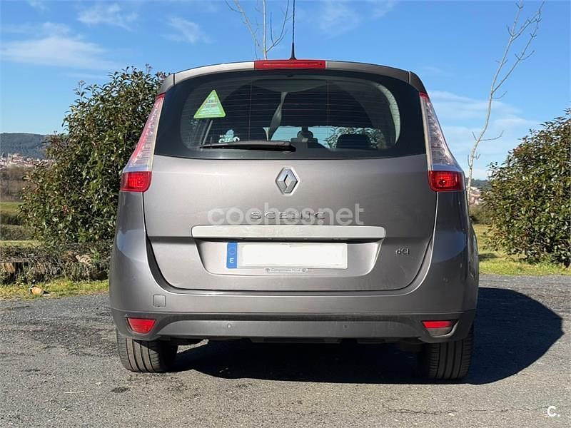 Usado Renault Grand Scénic Bose Edition 150 CV (110 kW) 2012 Gris / plata Monovolumen