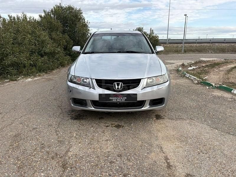 Usado Honda Accord Executive 140 CV (102 kW) 2005 Gris / plata Berlina