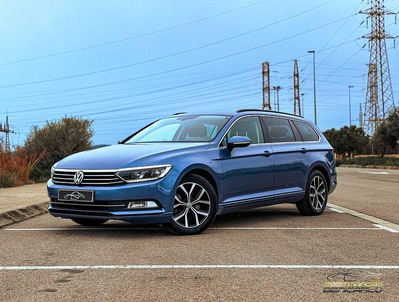 Usado VW Passat Advance 150 CV (110 kW) 2017 Azul Familiar