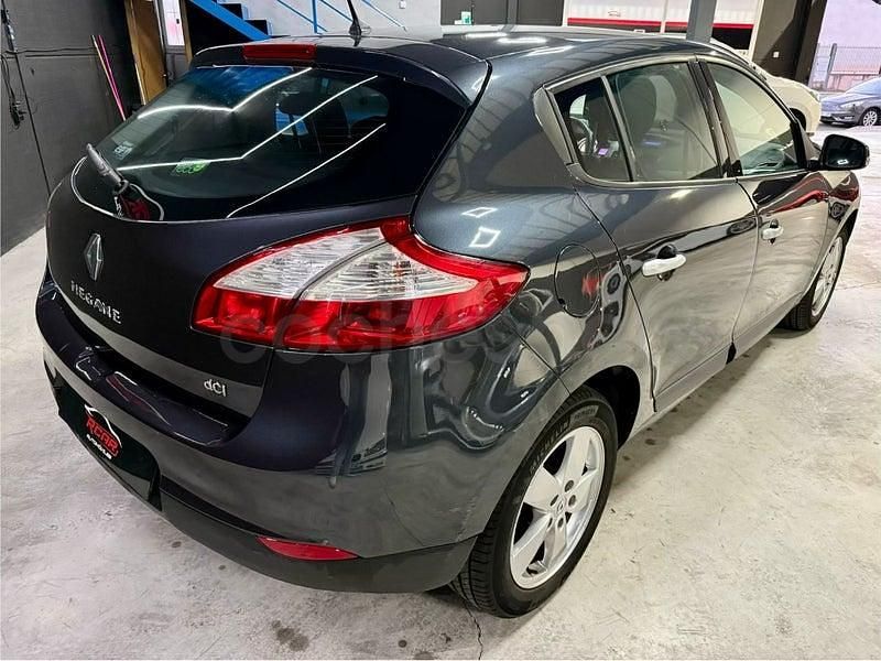 Usado Renault Mégane Dynamique 130 CV (95 kW) 2011 Gris / plata Berlina