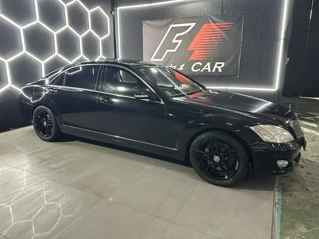 Usado Mercedes S500 387 CV (284 kW) 2007 Negro Berlina