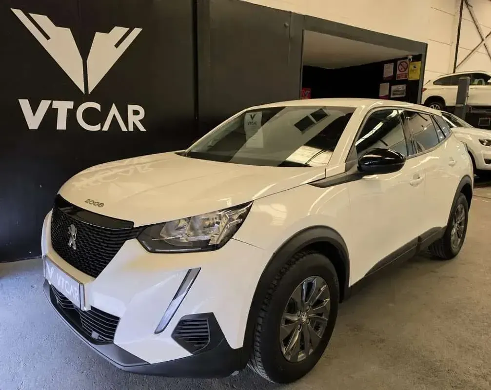 Usado Peugeot 2008 Active 110 CV (80 kW) 2022 Blanco SUV