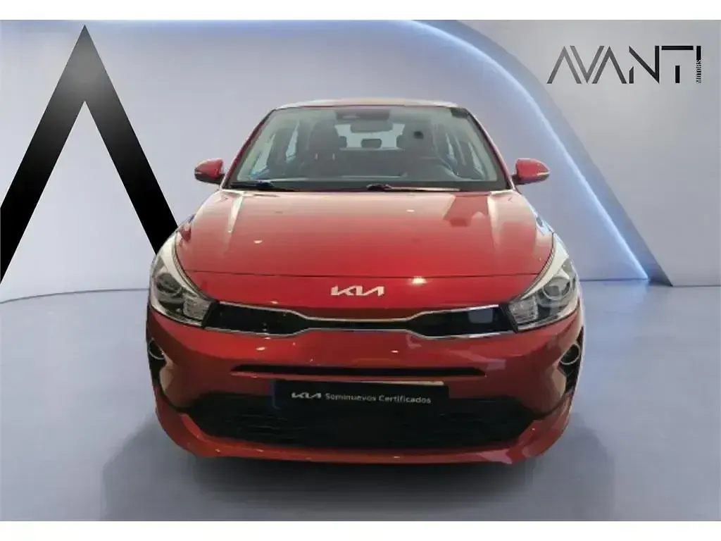 Usado Kia Rio 100 CV (73 kW) 2023 Rojo Berlina