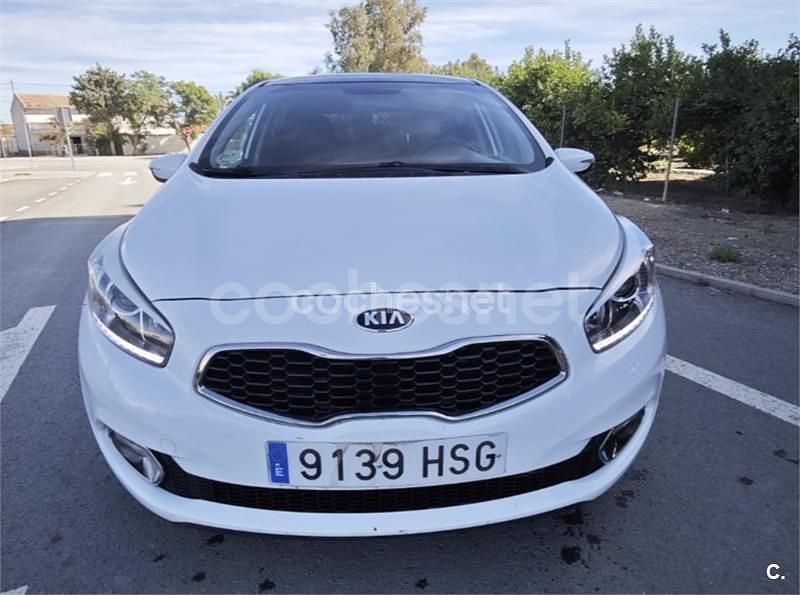 Blanco Usado 2014 Kia Ceed GT Berlina | 6700 € (Precio justo) - Imagen 1/4