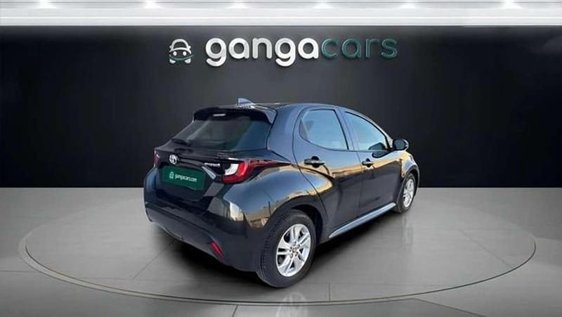 Usado Toyota Yaris Hybrid Active 116 CV (85 kW) 2022 Negro Utilitario