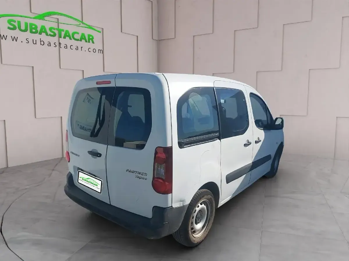 Usado Peugeot Partner Tepee Access 75 CV (55 kW) 2018 Blanco Monovolumen