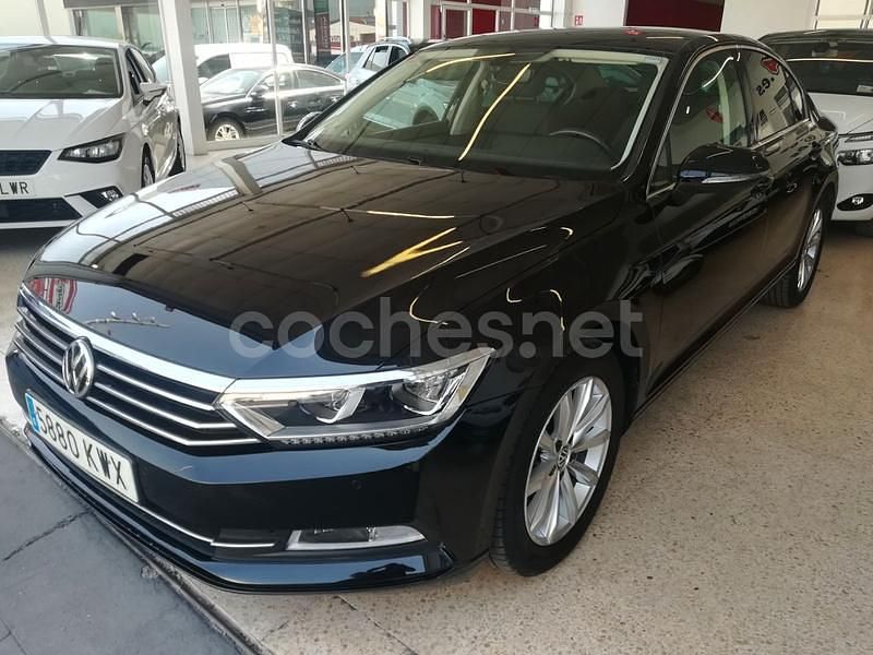 Usado VW Passat Advance 150 CV (110 kW) 2019 Negro Berlina