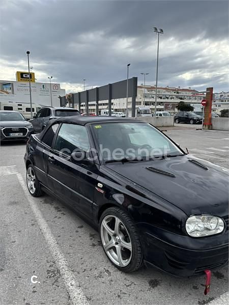 Usado VW Golf Cabriolet Highline 115 CV (84 kW) 2001 Negro Descapotable