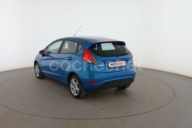 Usado Ford Fiesta Trend 101 CV (74 kW) 2013 Azul Utilitario