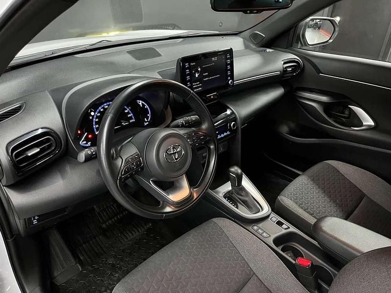 Usado Toyota Yaris Cross Active 116 CV (85 kW) 2023 Blanco SUV