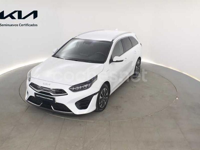 Blanco Usado 2025 Kia Ceed Utilitario | 23.790 € (Un poco caro) - Imagen 1/4