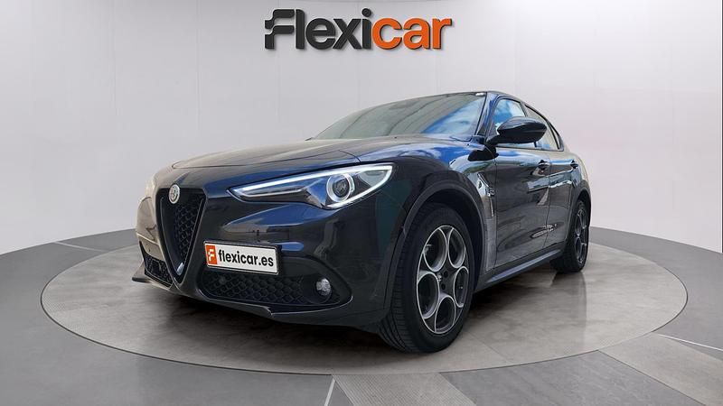 Usado Alfa Romeo Stelvio Sprint 192 CV (141 kW) 2022 Negro SUV