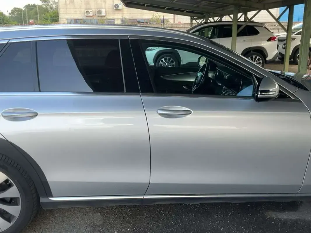 Usado Mercedes E220 All-Terrain 194 CV (142 kW) 2021 Gris Familiar
