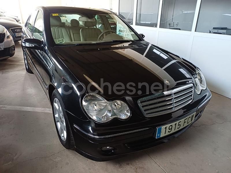 Negro Usado 2006 Mercedes C220 Elegance Berlina | 8950 € (Un poco caro) - Imagen 1/4