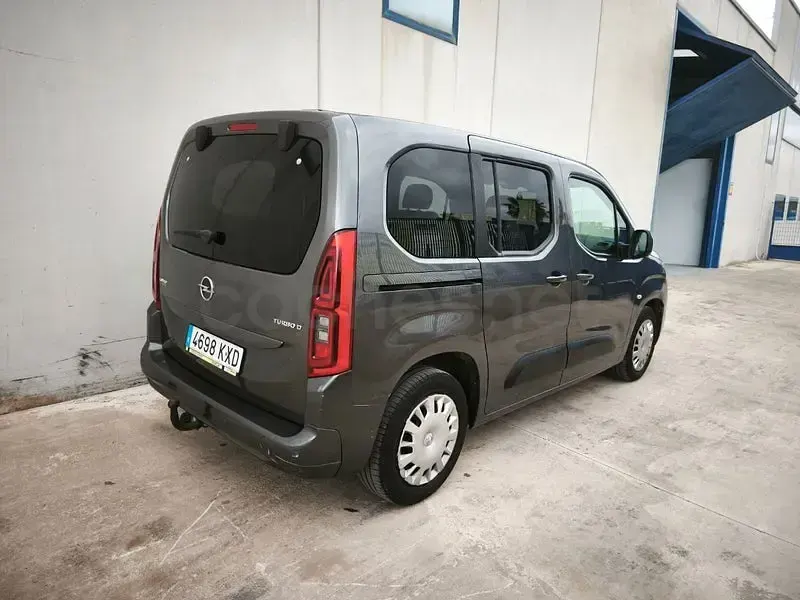 Usado Opel Combo Life Innovation 102 CV (75 kW) 2019 Gris / plata Monovolumen
