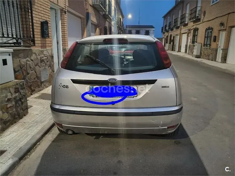 Usado Ford Focus Trend 115 CV (84 kW) 2002 Gris / plata Berlina