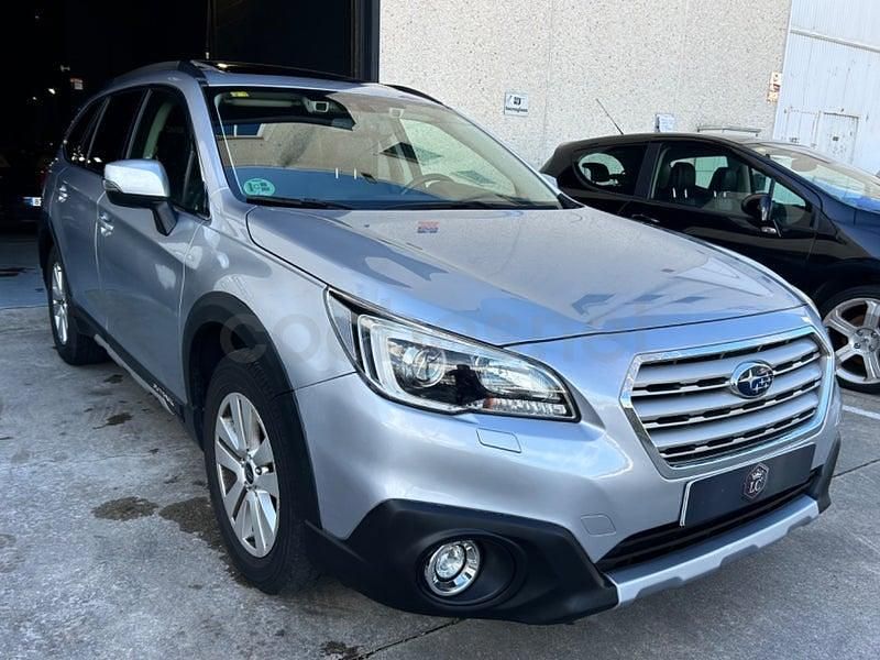 Usado Subaru Outback 150 CV (110 kW) 2018 Gris / plata Familiar