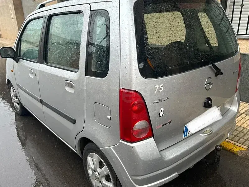 Usado Opel Agila Cosmo 80 CV (58 kW) 2007 Gris / plata Berlina