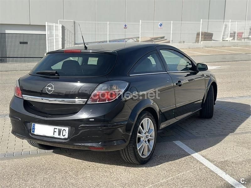 Usado Opel Astra GTC Sport 110 CV (80 kW) 2008 Negro Berlina