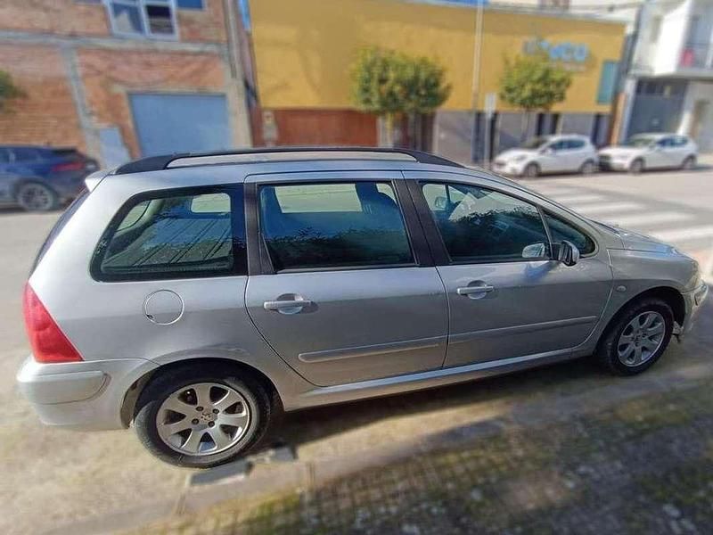 Usado Peugeot 307 110 CV (80 kW) 2002 Gris / plata Familiar