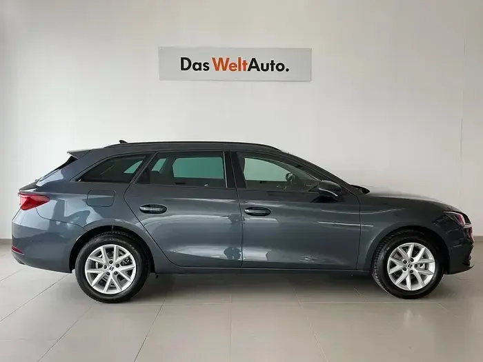 Usado Seat Leon Style 116 CV (85 kW) 2025 Gris Familiar