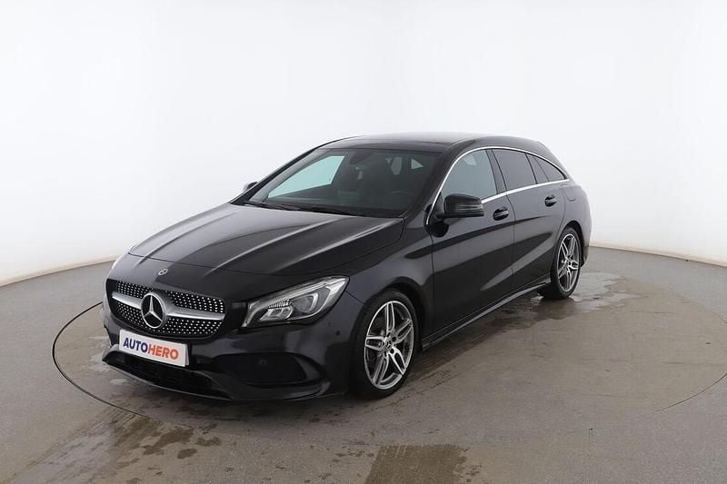 Usado Mercedes CLA200 Shooting Brake AMG line 135 CV (99 kW) 2018 Negro Familiar