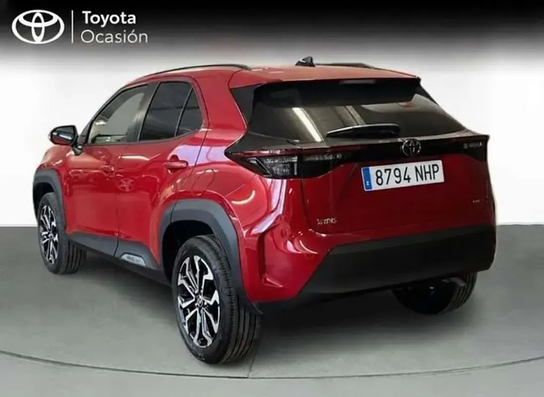 Usado Toyota Yaris Cross Active 131 CV (96 kW) 2025 Rojo SUV