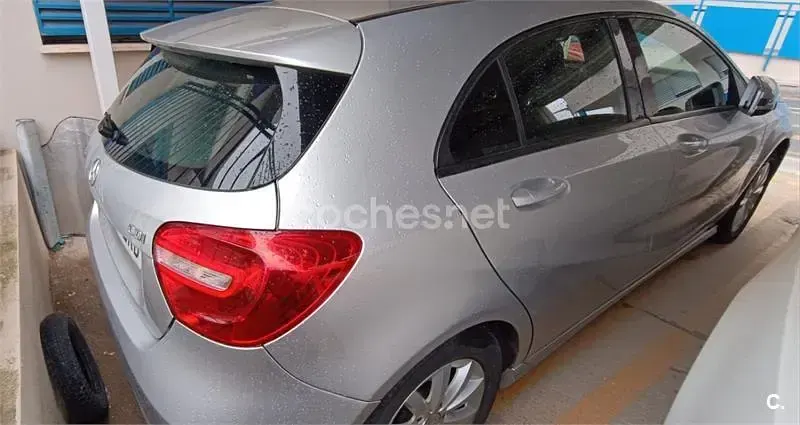 Usado Mercedes A180 Style 109 CV (80 kW) 2015 Gris / plata Berlina