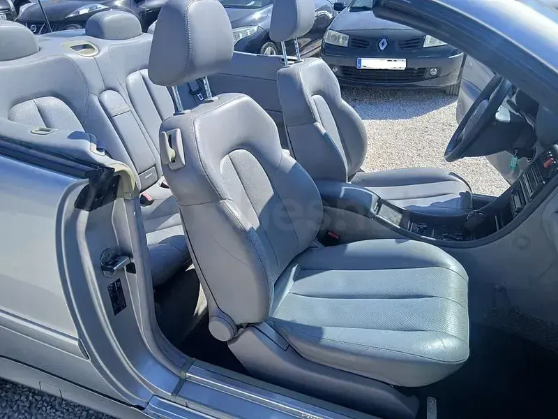 Usado Mercedes CLK430 Avantgarde 279 CV (205 kW) 2001 Gris / plata Descapotable
