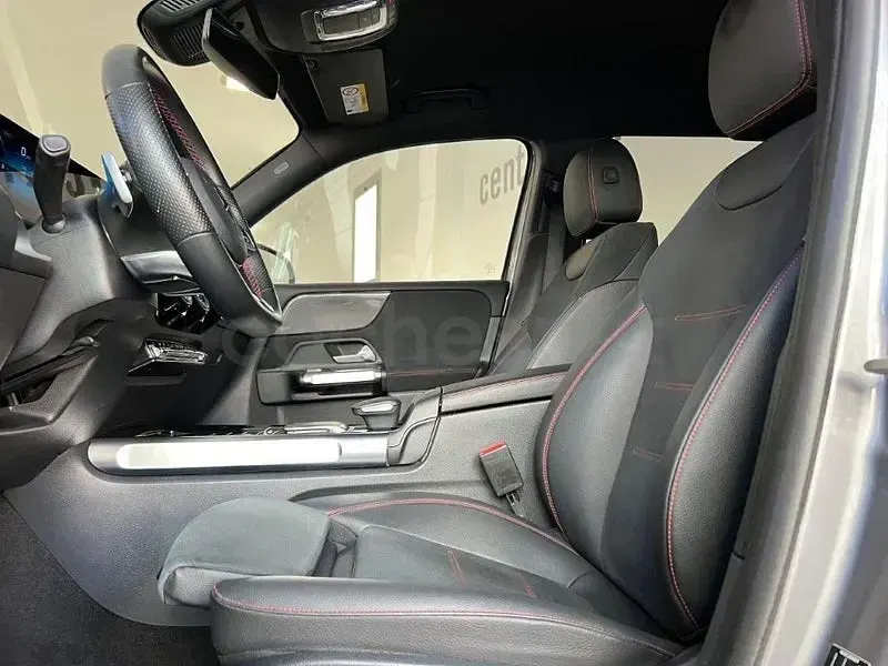 Usado Mercedes GLB200 150 CV (110 kW) 2023 Gris / plata SUV