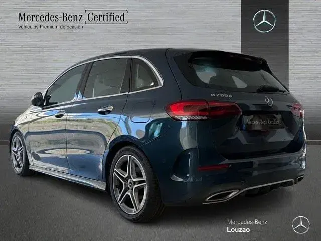 Usado Mercedes B200 150 CV (110 kW) 2022 Azul denim Utilitario
