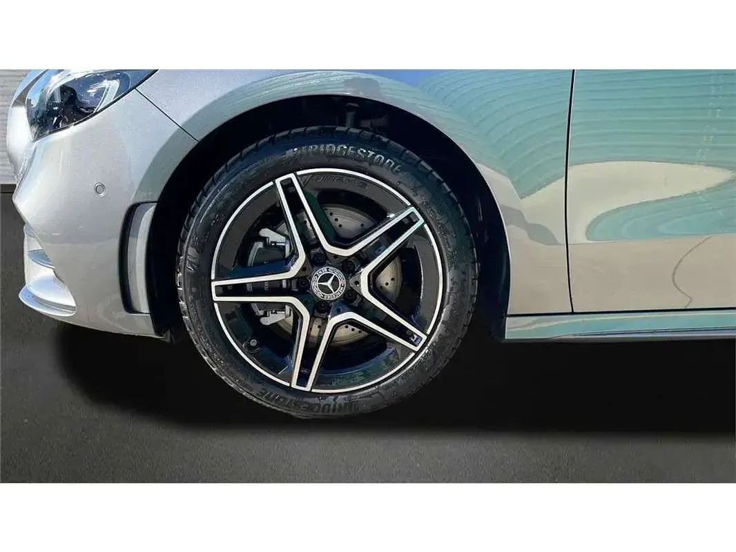 Usado Mercedes B200 136 CV (100 kW) 2024 Gris Utilitario