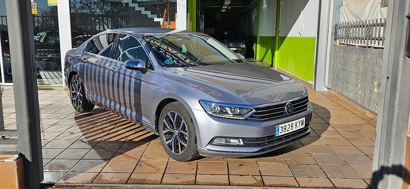 Usado VW Passat Executive 150 CV (110 kW) 2019 Gris Berlina
