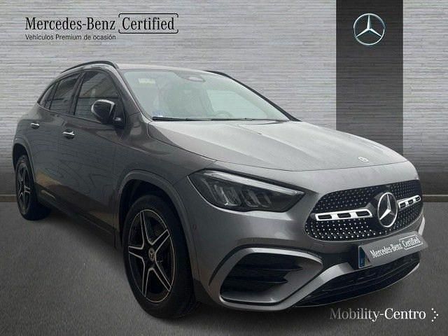 Usado Mercedes GLA250 AMG line 218 CV (160 kW) 2023 Gris montaña SUV