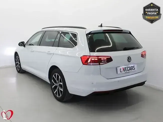 Usado VW Passat Executive 150 CV (110 kW) 2023 Blanco Familiar