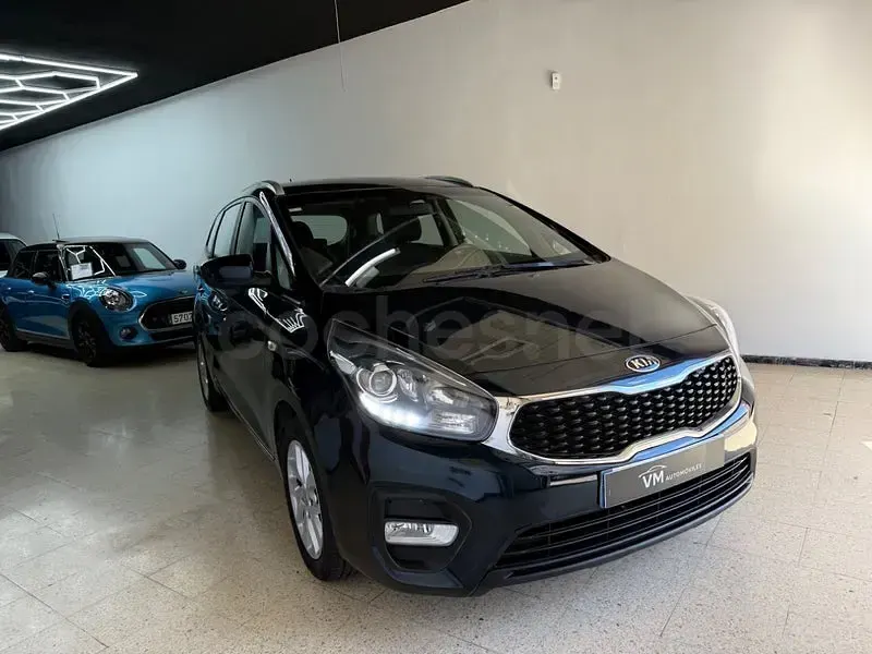 Käytetty Kia Carens 135 HP (99 kW) 2017 Sininen Tila-auto