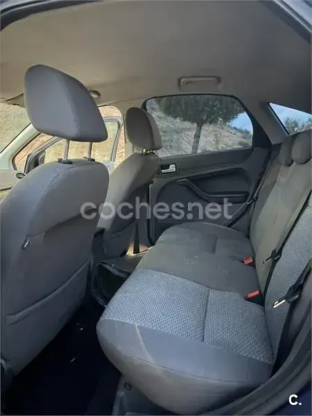 Usado Ford Focus Ghia 115 CV (84 kW) 2006 Azul Berlina