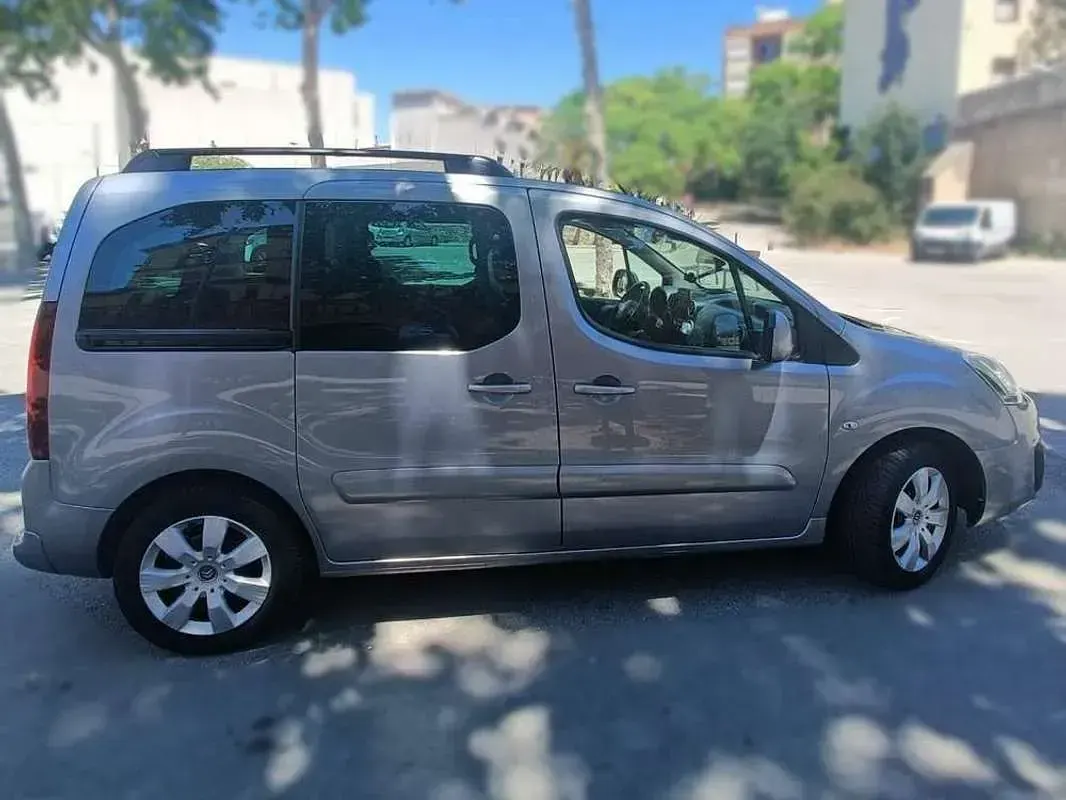Usado Citroën Berlingo Feel 99 CV (72 kW) 2016 Gris Monovolumen