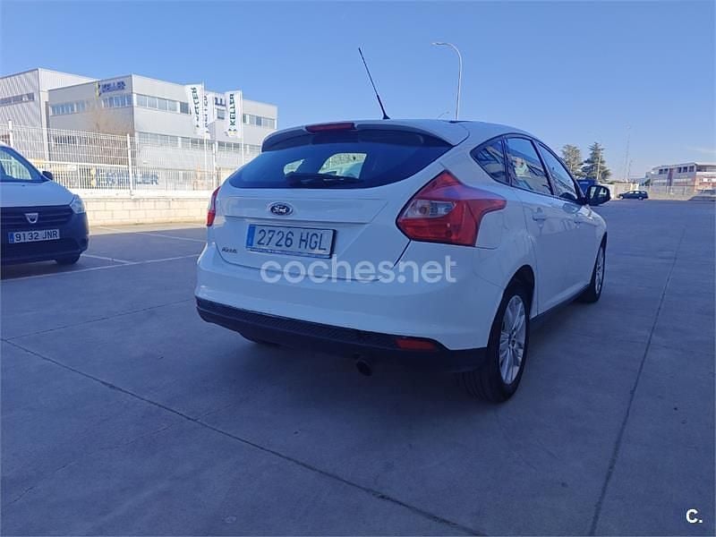 Usado Ford Focus Trend 150 CV (110 kW) 2011 Blanco Berlina