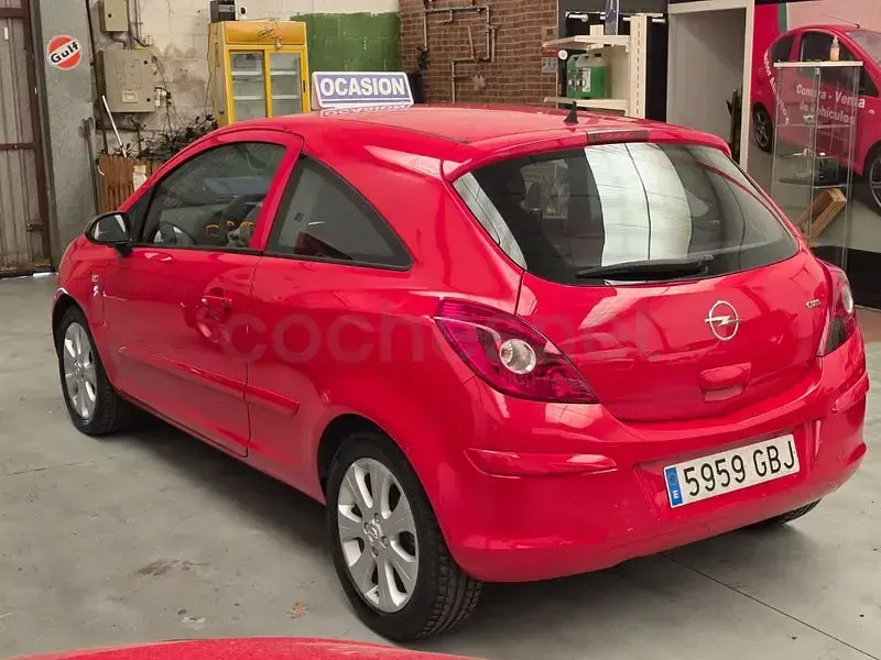 Usado Opel Corsa 90 CV (66 kW) 2009 Rojo Utilitario