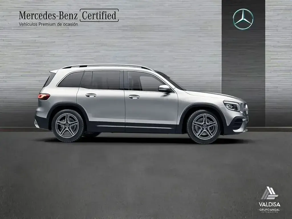 Usado Mercedes GLB220 AMG line 190 CV (139 kW) 2023 Plateado SUV