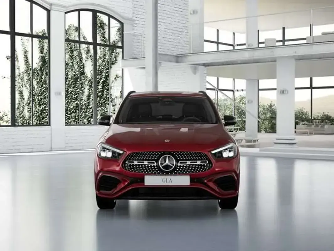 Usado Mercedes GLA200 150 CV (110 kW) 2025 Rojo SUV